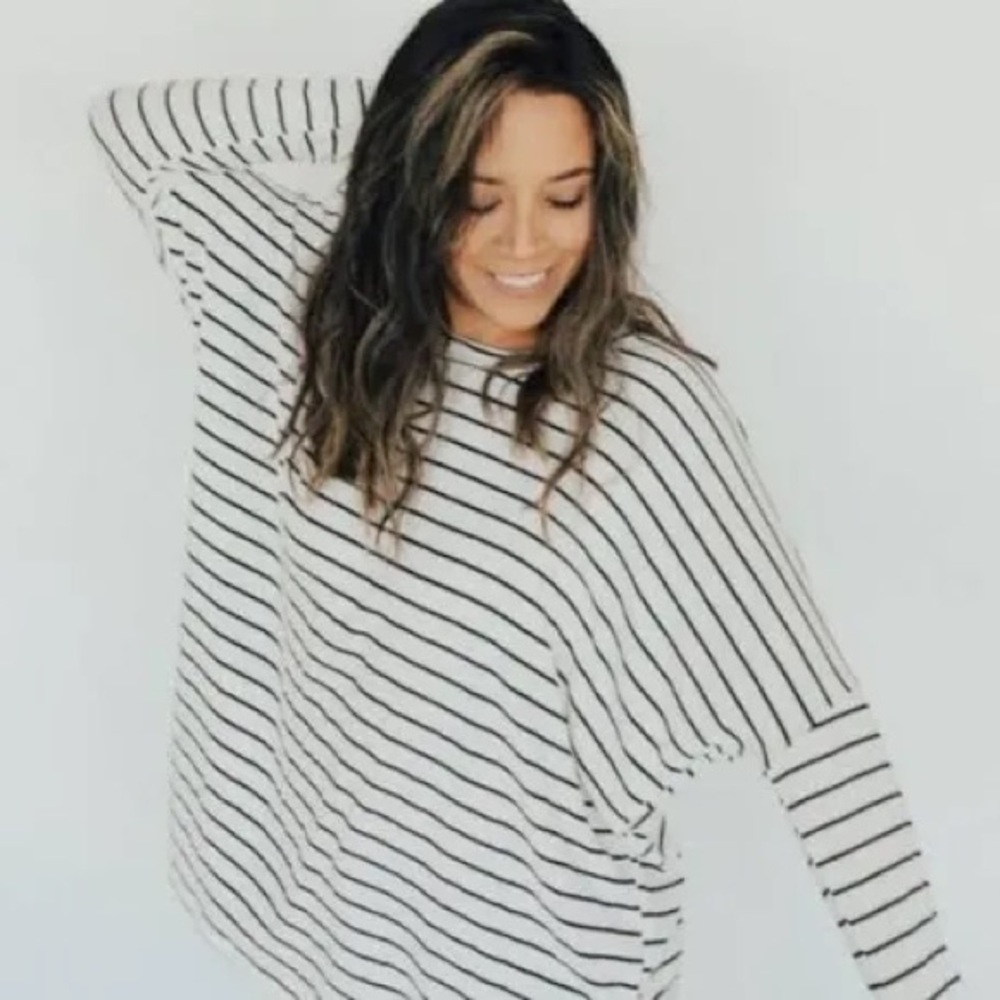Carly Jean Los Angeles Wesley Sweater Black/White Striped Oversized OS EUC - Picture 3 of 8
